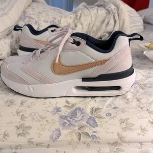Nike Air Max worn once just too big extremely cute on, clean, comfortable